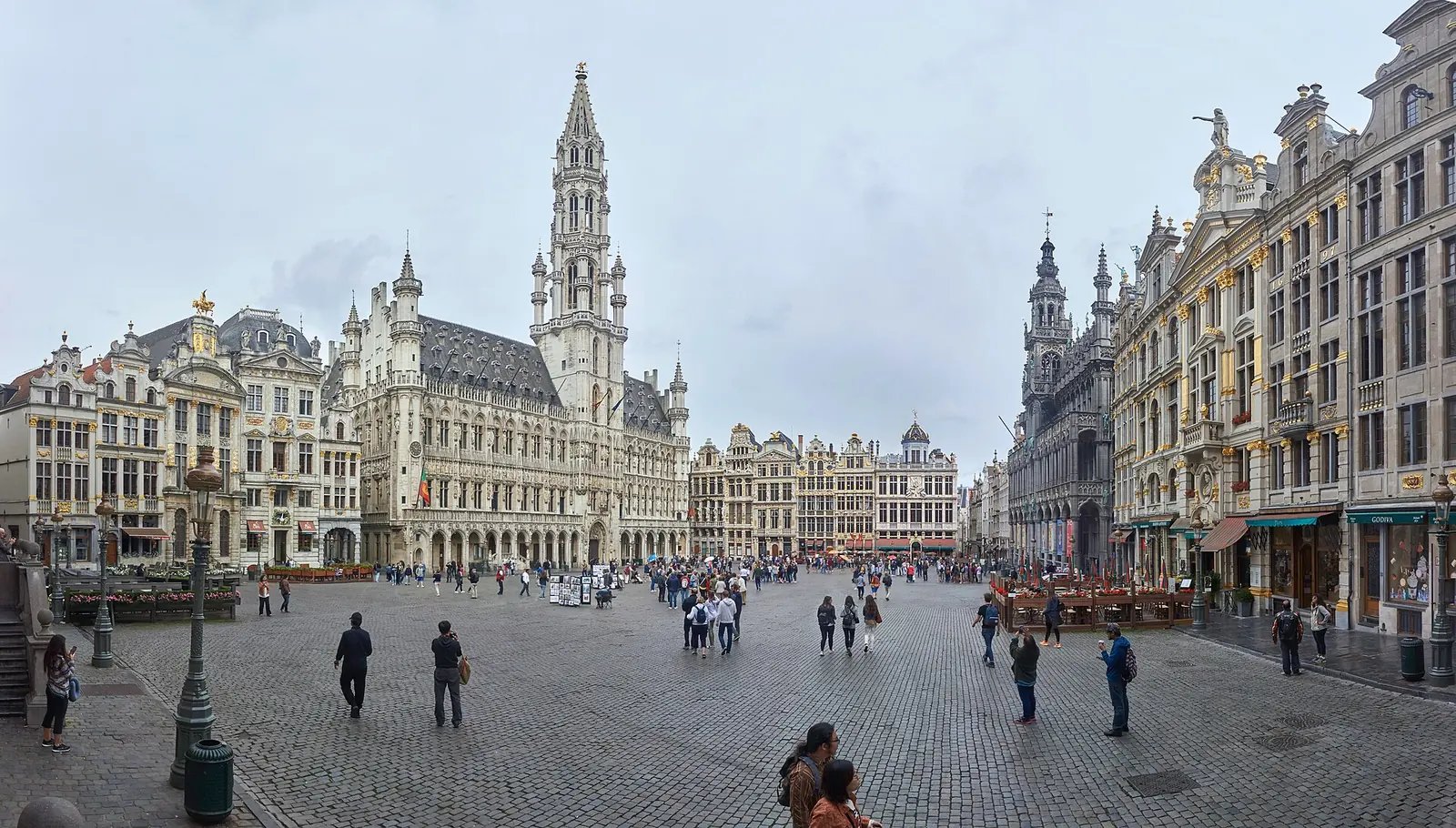 Short city guides for curious travellers